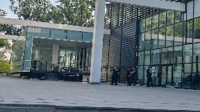 Policija napustila Rektorat